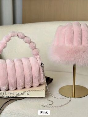 Light pink bag and hat